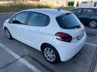 Peugeot 208 1,0 benzín - 3
