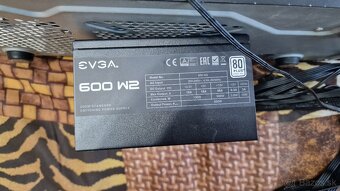 Predám PC skrinku Cooler Master + 600w zdroj EVGA + vetraky - 3