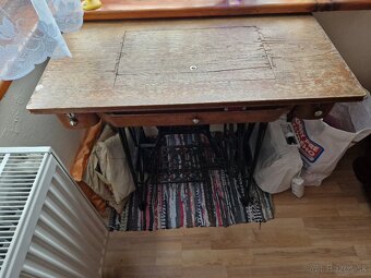 Starožitný šijací stroj. - 3