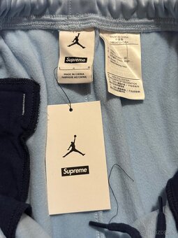 Supreme x Jordan tepláky - 3