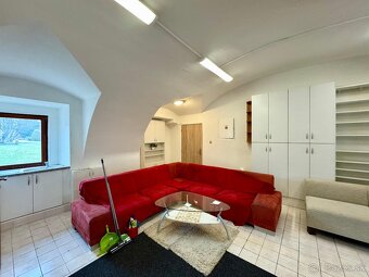 ZARIADENÁ KANCELÁRIA V CENTRE HOLÍČA - 3