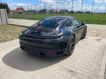 Porsche 911 Carrera 4 - 3