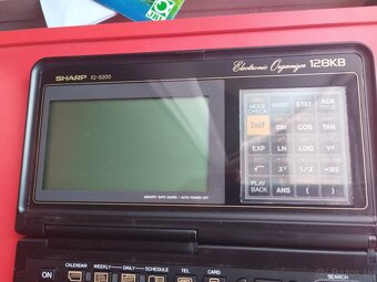 Diár / elektrický organizér Sharp IQ-8200 - 3