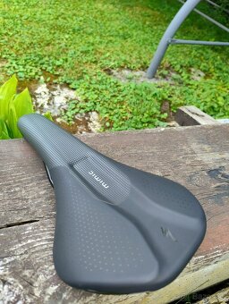 Nove "Specialized Bridge Comp with Mimic" sedlo - 3