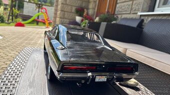 Dodge charger 1:8 - 3