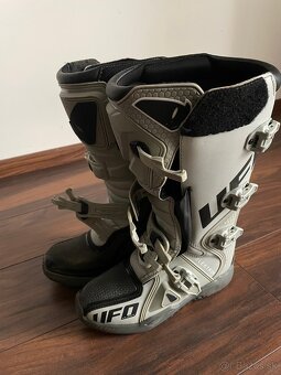 Predám výstroj na motorku - 3