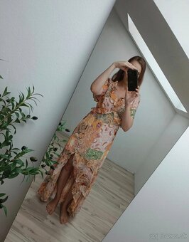 Nádherné žiarivé žlté šaty - 3