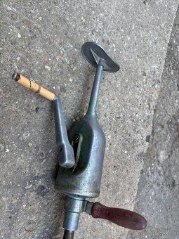 Stará retro rucna vŕtačka - 3