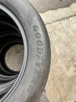235/55 r18 100V - 3