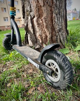 Skladaná dirt freestyle kolobežka - 3