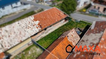 Slnečný pozemok s domom v obci Čereňany - 3