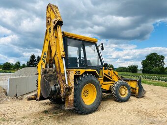 •JCB-3CX-Traktorbager - 3
