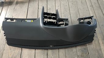 Audi A6 C6 sivá palubovka - 3