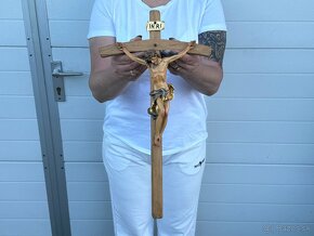 Dřevěný kříž s malovaným Ježíšem - 3