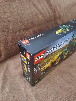 LEGO Technic 42136 John Deere 9620R 4WD Tractor - 3