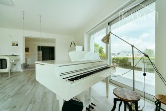 Moderný a priestranný 5 izbový dom s veľkým pozemkom - 3