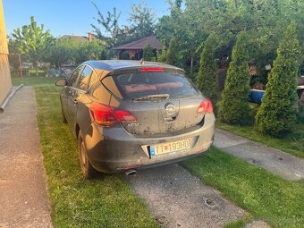 Opel Astra J 1.6T - 3
