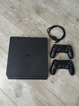 PS 4 SLIM 500Gb + dvakrát ovládač - 3
