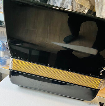 Predám akordeón Hohner Lucia IVP- 96 basový - používaný v do - 3