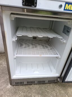Nerezová gastro mraznička do prevádzky - 3
