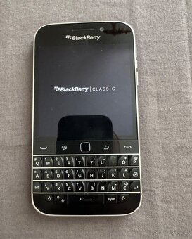 Blackberry Classic - 3