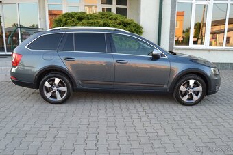 ŠKODA OCTAVIA COMBI SCOUT III 2.0 TDI, KOŽA, ŤAŽNÉ, WEBASTO - 3