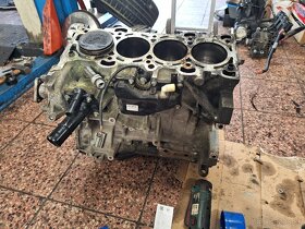 Hlava a blok motora s piestami Ford Mazda 2.0 16v - 3