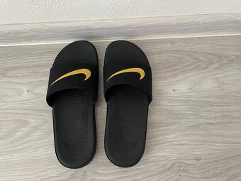NIKE 40 - 3