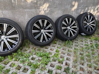 Zimna sada 275/45/R20 Volvo 9.0J x 20H2 ET38.5 - 3