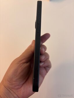 iPhone 15 Black 128 GB - 3