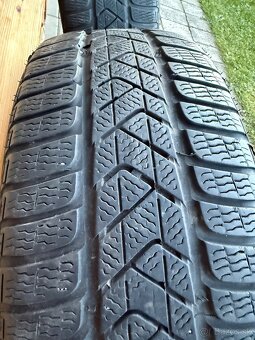 Predám 2ks zimné Pirelli RFT 225/40 R19 - 3