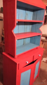 Zachovaly stary kredenc - 3