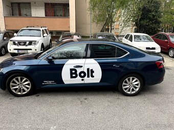 PRENÁJOM TAXI VOZIDLA S KONCESIOU A POLEPOM – ŠKODA SUPERB - 3