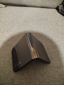 Predám Samsung z Flip 4 8/256GB - 3