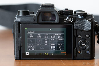 Olympus OM-D E-M5 Mk III = Iba 3500 snímkov - 3