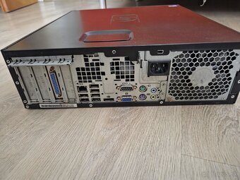 PC s monitorom a klávesnicou - 3