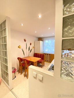 NA PRENÁJOM PRIESTRANNÝ 3-IZBOVÝ BYT V SKVELEJ LOKALITE, - 3