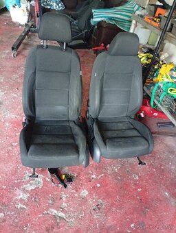 Predám sedadlá komplet,vyhrievané na vw.golf 6 combi - 3