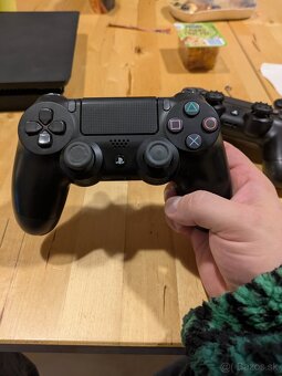Ps4 slim 500GB + 2x ovládač - REZERVOVANE - 3