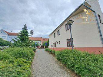 Polyfunkčný dom na námestí, CENA DOHODOU - 3