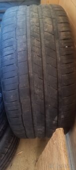 Pneu 285/45 R21 - 3