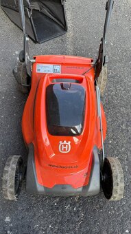 Kosačka Husqvarna LC141i+2 batérie+nabíjačka |TOP STAV - 3