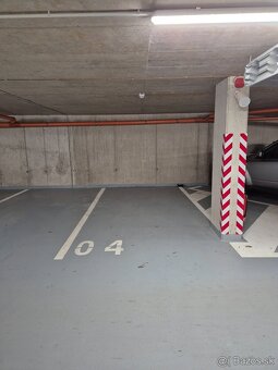 Garážové státie Zelené Záluhy, Hanulova ulica - 3