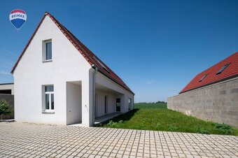 Moderný vidiecky dom v Topoľnici – bývanie i podnikanie v je - 3