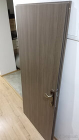 Protipoziarné vchodové dvere do bytu SOLODOOR - 3