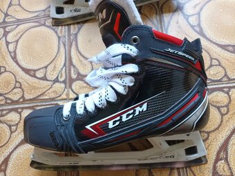 Brankárske korčule CCM Jetspeed FT2, 8,5 D, (užší provedení) - 3