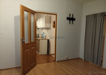 Zrekonštruovaný slnečný 2 izbový byt s balkónom - 3