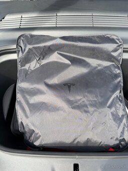 Tesla model 3 zadná slnečná clona - 3
