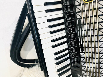 Predám akordeón Hohner Atlantic 120 bas De Luxe Výborný zvuk - 3