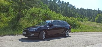Opel Astra Sports Tourer (2011) - 3
